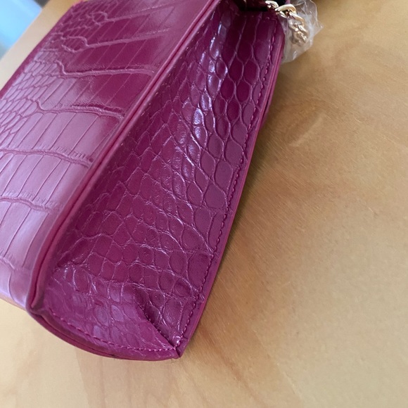 Hot pink faux 🐊 mini crossbody satchel purse - Picture 6 of 7